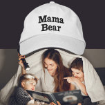 Gorra Bordada Mama Bear Bear Embrosed Baseball Cap<br><div class="desc">Gorra amable para ella. Compra uno para la nueva mamá en tu vida. ¡Hace un gran regalo de ducha para bebés!</div>