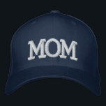 Gorra Bordada Mamá simple Personalizado de tipografía moderna<br><div class="desc">Mamá,  simple Personalizado de tipografía moderna bordada gorra de béisbol presenta el sencillo y moderno texto bordado "Mamá". Perfecto como regalo para la madre por el Día de la Madre,  Navidades,  cumpleaños y más. Creado por Evco Studio www.zazzle.com/store/evcostudio</div>