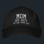 Gorra Bordada Mamá sin servicio simple Personalizado de tipograf<br><div class="desc">Mom Off Duty Simple Modern Typography Personalizado Embroidered Baseball Cap presenta el sencillo texto moderno y bordado "Mamá,  fuera de servicio,  ve a tu papá". Perfecto como regalo para la madre por el Día de la Madre,  Navidades,  cumpleaños y más. Creado por Evco Studio www.zazzle.com/store/evcostudio</div>