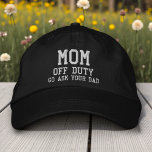 Gorra Bordada Mamá sin servicio simple Personalizado de tipograf<br><div class="desc">Mom Off Duty Simple Modern Typography Personalizado Embroidered Baseball Cap presenta el sencillo texto moderno y bordado "Mamá,  fuera de servicio,  ve a tu papá". Perfecto como regalo para la madre por el Día de la Madre,  Navidades,  cumpleaños y más. Creado por Evco Studio www.zazzle.com/store/evcostudio</div>