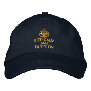 GORRA BORDADA MANTENER LA CALMA Y EL FIESTA EN CLARO