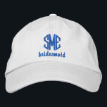 Gorra Bordada Matrimonio personalizado de la dama de honor Monog<br><div class="desc">Sorprenda a sus damas de honor con esta genial gorra de béisbol que incluye su monograma de 3 letras y la palabra dama de honor de abajo. La imagen de arriba es un capuchón caqui con texto azul real, pero puedes cambiar fácilmente el tapón y los colores del texto para...</div>