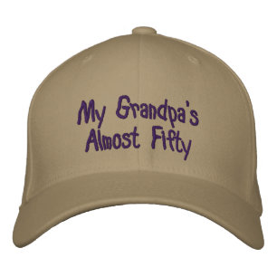 Gorra Bordada Mi abuelo tiene casi 50 años