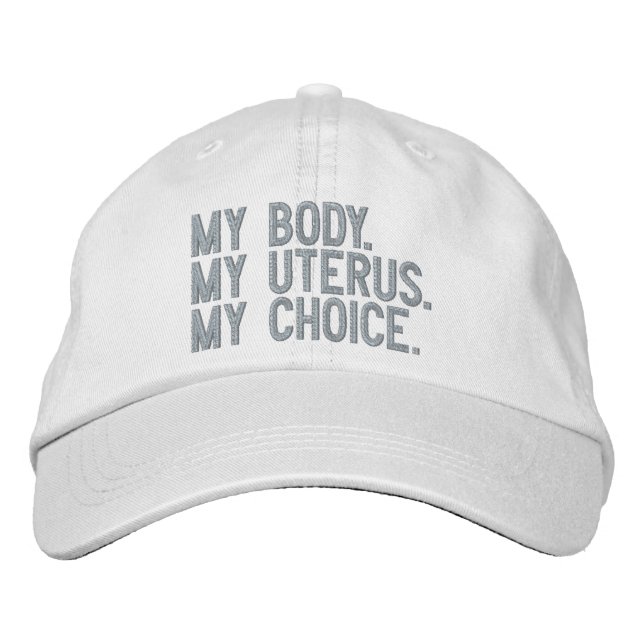 Gorra Bordada Mi cuerpo mi útero mi elección blanco rosado minim (Anverso)