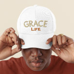 Gorra Bordada Moderna tipografía marrón Grace Life Monograma<br><div class="desc">Citas inspiradoras en la tipografía "Grace Life". Este moderno monograma de tipografía con gorra de béisbol es una excelente manera de expresar tu estilo personal y tu fe. ¡Genial para la graduación de ese tipo especial, regalos de boda para los padrinos, cumpleaños y muchas otras ocasiones! Personalízalo con las iniciales...</div>
