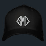 Gorra Bordada Monograma Iniciales Monogramadas Personalizado Per<br><div class="desc">El Personalizado de Iniciales Monogramadas (Monograma Monogramed Inicials) y el tapón de béisbol bordado personalizado presentan el sencillo y moderno monograma bordado de sus iniciales. Perfecto como regalo para la familia y amigos por cumpleaños, Navidades, Día del Padre, Día de la Madre, bodas y más. Creado por Evco Studio www.zazzle.com/store/evcostudio...</div>