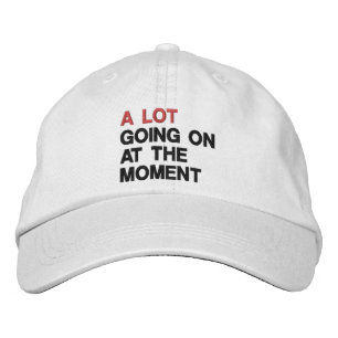 Gorra Bordada Mucho en el momento de la diversión del concierto