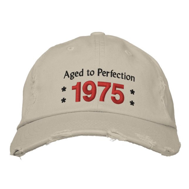 Gorra Bordada Nacido en 1975 EN EDAD DE PERFECCIONAR 40º cumplea (Anverso)