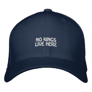 Gorra Bordada Ningún Rey vive aquí