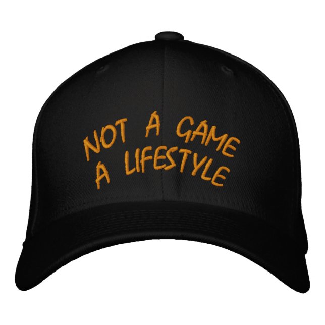 GORRA BORDADA NO ES UN JUEGO UN ESTILO DE VIDA (Anverso)