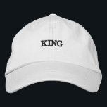 Gorra Bordada Nombre del rey Color negro Texto de color blanco b<br><div class="desc">Nombre del rey Color negro Texto de color blanco Gorras bordados o mayúsculas. Nombre de fuente es Siglo,  Tamaño de fuente 35,  Color negro rey Texto. El tipo de estilo es Alternative Apparel Basic Ajustable Cap,  el tipo de color es Blanco.</div>