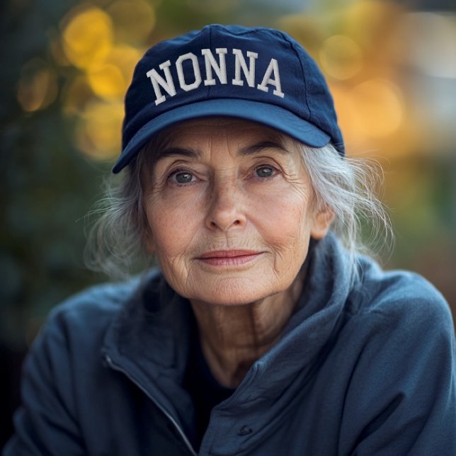 Gorra Bordada Nonna Arched Athletic (Nonna athletic arched embroidered text on navy baseball cap for Italian grandmother gift)