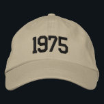 Gorra Bordada Personalizado Año de nacimiento 50 regalo de cumpl<br><div class="desc">Celebra un hito de estilo con esta gorra de béisbol bordada personalizada con tu año de nacimiento! Perfecto para un cumpleaños número 50, este gorro es un regalo único y atento para cualquiera que pase el gran 5-0. Añada su año de nacimiento o texto personalizado para crear un conservador único....</div>
