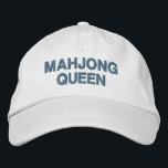 Gorra Bordada Personalizado de citas divertidas de Mahjong Queen<br><div class="desc">¡Muestra tu orgullo Mahjong con estilo con esta gorra bordada de la "Reina Mahjong"! Perfecto para los amantes del Mahjong y los amantes de los juegos, este gorra ajustable le da un toque lúdico a su armario, mientras que le mantiene fresco y cómodo. Ya sea que juegues en tu club...</div>