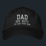 Gorra Bordada Personalizado de tipografía moderna y simple de Da<br><div class="desc">Dad Off Duty Simple Modern Typography Personalizado Embroidered Baseball Cap presenta el sencillo y moderno texto bordado "Papá,  fuera de servicio,  ve a tu mamá". Perfecto como regalo para el Día del Padre,  Navidades,  cumpleaños y más. Creado por Evco Studio www.zazzle.com/store/evcostudio</div>