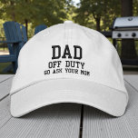 Gorra Bordada Personalizado de tipografía moderna y simple de Da<br><div class="desc">Dad Off Duty Simple Modern Typography Personalizado Embroidered Baseball Cap presenta el sencillo y moderno texto bordado "Papá,  fuera de servicio,  ve a tu mamá". Perfecto como regalo para el Día del Padre,  Navidades,  cumpleaños y más. Creado por Evco Studio www.zazzle.com/store/evcostudio</div>