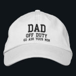 Gorra Bordada Personalizado de tipografía moderna y simple de Da<br><div class="desc">Dad Off Duty Simple Modern Typography Personalizado Embroidered Baseball Cap presenta el sencillo y moderno texto bordado "Papá,  fuera de servicio,  ve a tu mamá". Perfecto como regalo para el Día del Padre,  Navidades,  cumpleaños y más. Creado por Evco Studio www.zazzle.com/store/evcostudio</div>