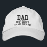Gorra Bordada Personalizado de tipografía moderna y simple de Da<br><div class="desc">Dad Off Duty Simple Modern Typography Personalizado Embroidered Baseball Cap presenta el sencillo y moderno texto bordado "Papá,  fuera de servicio,  ve a tu mamá". Perfecto como regalo para el Día del Padre,  Navidades,  cumpleaños y más. Creado por Evco Studio www.zazzle.com/store/evcostudio</div>