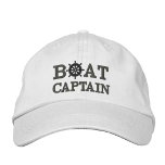 Gorra Bordada Personalizado del capitán del barco de crucero náu<br><div class="desc">Muestra el mundo que te gusta navegar con este lindo capitán de barco bordado gorra que puedes personalizar. El diseño "BOAT" se establece mientras que el "CAPITÁN" puede cambiarse a "CREW" o cualquier designación que desee. Perfecto para las carreras de yates,  los cruceros familiares,  la vela y los fiestas</div>