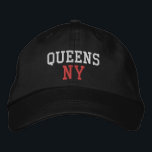 Gorra Bordada QUEENS NUEVO Blanco sencillo y rojo sobre negro<br><div class="desc">QUEENS NY blanco y rojo bordado en gorra de algodón negro. El bordado es el personalizable a otras opciones de color al seleccionar el botón de la herramienta "Editar diseño". También está disponible la opción para seleccionar la elección del color gorra en la página principal del elemento.</div>