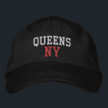 Gorra Bordada QUEENS NUEVO Blanco sencillo y rojo sobre negro<br><div class="desc">QUEENS NY blanco y rojo bordado en gorra de algodón negro. El bordado es el personalizable a otras opciones de color al seleccionar el botón de la herramienta "Editar diseño". También está disponible la opción para seleccionar la elección del color gorra en la página principal del elemento.</div>