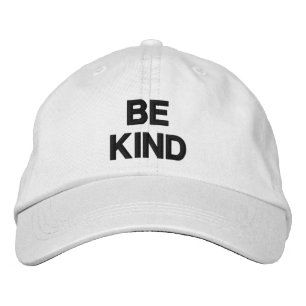 Gorra Bordada Ser minimalista texto en blanco y negro amable