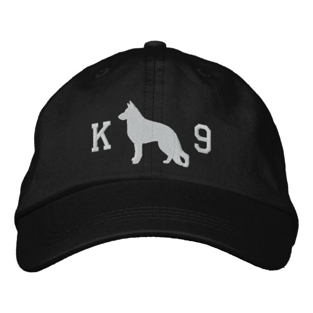 Gorra Bordada Silueta de perro pastor alemán K9 Cañón GSD (Anverso)