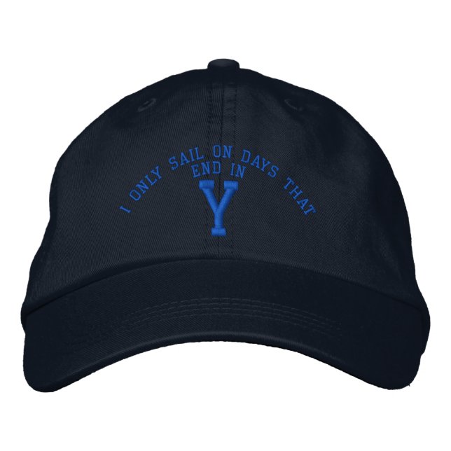 Gorra Bordada Sólo navego en días que terminan en bordado Y (Anverso)