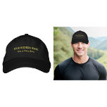 Gorra Bordada Texto de negocios amarillo bordado en cápsula<br><div class="desc">Límite que puede personalizar escribiendo su nombre de negocio, ciudad o ciudad y estado. El texto será bordado en la tapa. El color del hilo es amarillo. Puede incluirlo en sus productos promocionales, regalar artículos o regalos a sus clientes o clientes, una estrategia de marketing para promocionar su negocio o...</div>