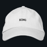 Gorra Bordada Texto intercalado sobre el suelo de algodón blanco<br><div class="desc">Atención al comando con este tapón blanco ajustable,  bordado con un texto llamativo "King". El tejido algodonero ofrece confort y estilo,  mientras que el cierre ajustable garantiza un ajuste perfecto para aquellos que buscan un toque de realeza.</div>