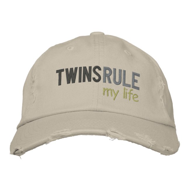 Gorra Bordada TWINS REGLA mi vida (Anverso)