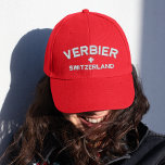 Gorra Bordada Verbier, Suiza. ¡Personalizable<br><div class="desc">Verbier, Suiza. Este gorro rojo es imprescindible para cualquier fanático de Verbier, Suiza. El color principal de la gorra es un color rojo intenso que resalta y llama la atención. La parte delantera de la tapa está bordeada con el nombre "Verbier" en letras en negrita y blancas, que contrasta agradablemente...</div>