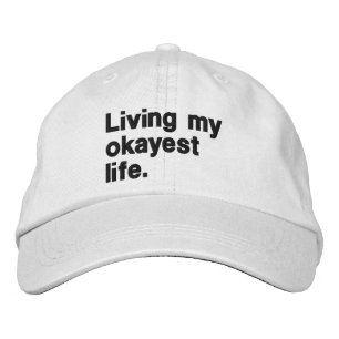 Gorra Bordada Viviendo mi vida más cómoda. diseño de textos bási