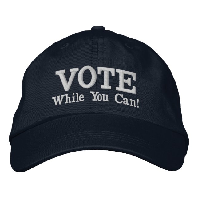Gorra Bordada ¡VOTA Mientras Pueda! (Anverso)