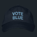 Gorra Bordada Votar Texto en negrita azul político<br><div class="desc">Difundan el mensaje para votar por los demócratas liberales en las elecciones políticas con una pelota de béisbol "VOTE AZUL" que presenta texto azul en negrita con un fondo azul marino. Puede elegir otros colores y estilos de gorras en la barra lateral. Para ver el diseño Vote Blue en otros...</div>