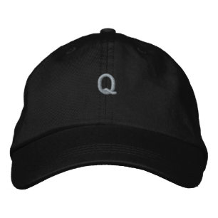 Gorra con monograma inicial de letra Q bordada