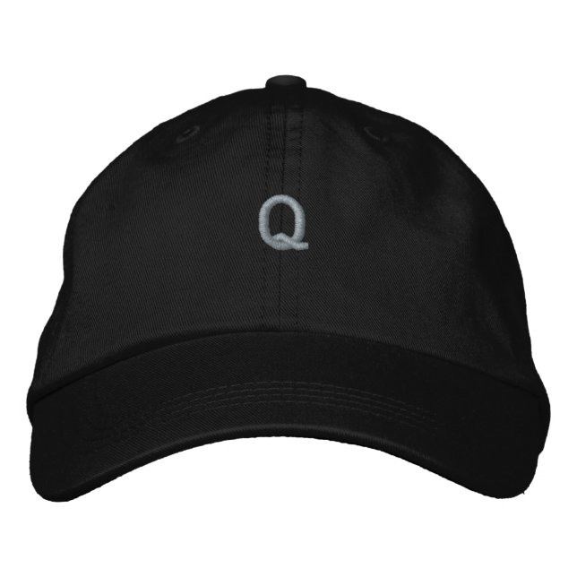 Gorra con monograma inicial de letra Q bordada (Anverso)