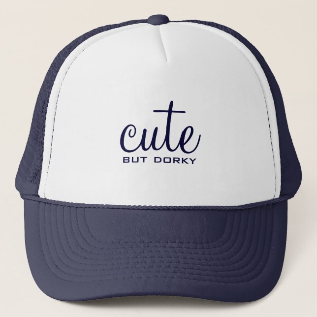 Gorra Cute Pero Dorky (Anverso)