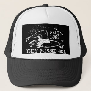 Gorra De Camionero 1962 Se Perdieron a Una Bruja de Salem en Hallowee