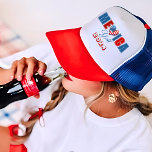 Gorra De Camionero 4 De Julio Día De La Independencia Estadounidense<br><div class="desc">Encienda la diversión en su Día de la Memoria con nuestro patriótico y festivo Gorra de corazón de la Bandera Americana. Está diseñado para crear el tono perfecto para un día de colores rojo blanco y azul integrado con el corazón de la bandera estadounidense. Puedes usarlo en un fiesta o...</div>