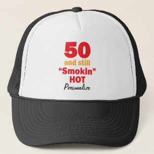 Gorra De Camionero 50 y aún nombre caliente del cumpleaños el   DIY