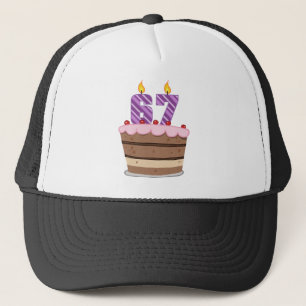 Gorra De Camionero 67 años en el pastel de cumpleaños