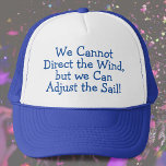 Gorra De Camionero Aficionados al yate o a la vela<br><div class="desc">Cita de navegación a un gorra. No podemos dirigir el viento,  ¡pero podemos ajustar la vela! Gorra de vela. Regalo para un marinero o un yate.</div>