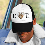 Gorra De Camionero Al mejor regalo de corazón de Personalizado de pap<br><div class="desc">Celebra a papá con este elegante y sincero camionero que incluye una foto en forma de corazón personalizado y nombres de niños. La audaz tipografía "DAD" encuadra tu foto subida, convirtiéndola en un regalo único que estará orgulloso de usar. Perfecto para el Día del Padre, cumpleaños o cualquier momento que...</div>