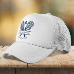 Gorra De Camionero Añadir tu nombre de club Iconos de tenis Azul mari<br><div class="desc">Personalizar fácilmente este gorra añadiendo el nombre de su club o sociedad haciendo clic en el botón "Personalizar". Puede cambiar el fondo, las fuentes y el color del parche haciendo clic en la herramienta "Editar con diseño". Perfecto para cualquier club, empresa o sociedad escolar. Solicite tantos o menos como sea...</div>