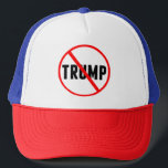 Gorra De Camionero Anti Trump: un simple círculo rojo X político<br><div class="desc">Trump con un círculo rojo y un tachado de su nombre. Distribuir gorras anti Donald Trump por todas partes para que los estadounidenses lo procesen y condenen por traición. Por todos los norteamericanos contra Donald Trump,  demócratas y republicanos.</div>
