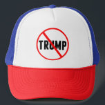 Gorra De Camionero Anti Trump: un simple círculo rojo X político<br><div class="desc">Trump con un círculo rojo y un tachado de su nombre. Distribuir gorras anti Donald Trump por todas partes para que los estadounidenses lo procesen y condenen por traición. Por todos los norteamericanos contra Donald Trump,  demócratas y republicanos.</div>