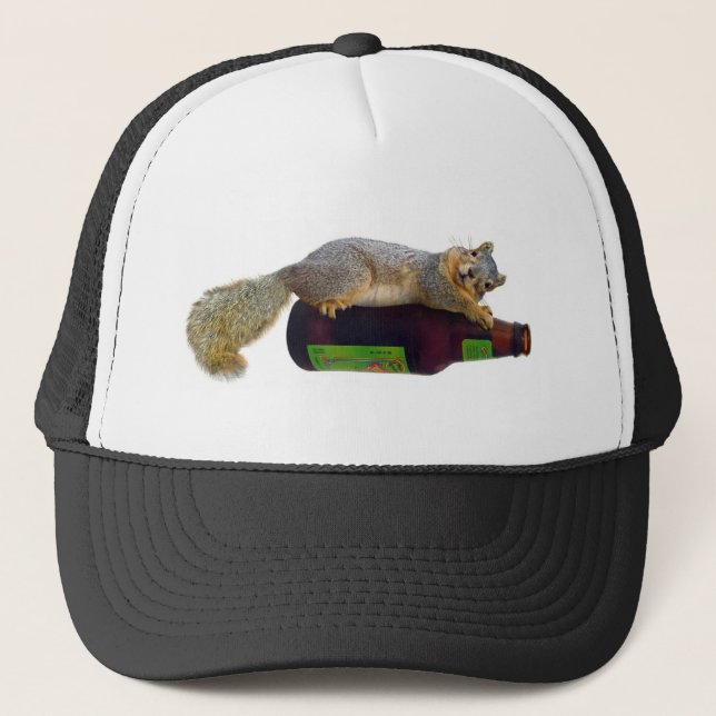 Gorra De Camionero Ardilla con la botella de cerveza vacía (Anverso)