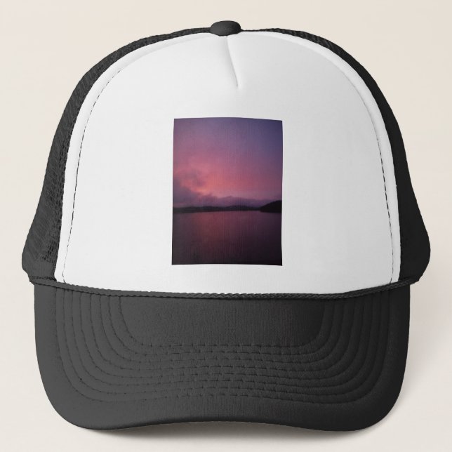 Gorra De Camionero Atardecer morado en el lago Arrowhead (Anverso)