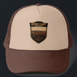 Gorra De Camionero Badge Indiana del Parque Estatal del Condado de Br<br><div class="desc">Obra de arte del Parque Estatal del Condado de Brown en un diseño de estilo insignia. El parque es, con diferencia, el más grande de los 24 parques estatales de Indiana, y ocupa una superficie de 6.000 hectáreas, lo que lo convierte en uno de los parques estatales más grandes de...</div>